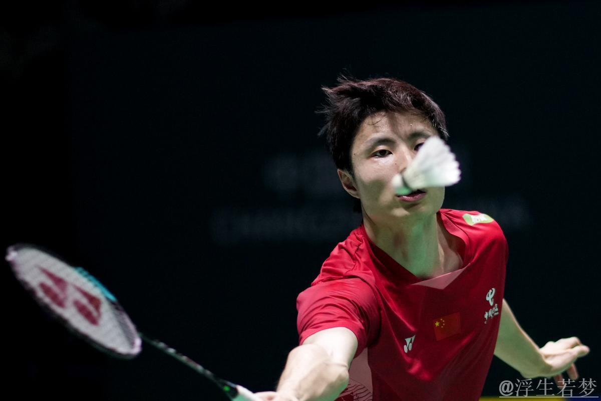 石宇奇直落两局战胜周天成,闯入中国羽毛球公开赛男单决赛 石宇奇直落两局战胜周天成,闯入中国羽毛球公开赛男单决赛