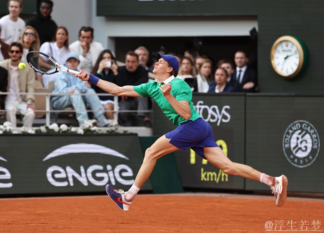 阿尔卡拉斯逆转辛纳成功卫冕法网冠军 阿尔卡拉斯逆转辛纳成功卫冕法网冠军